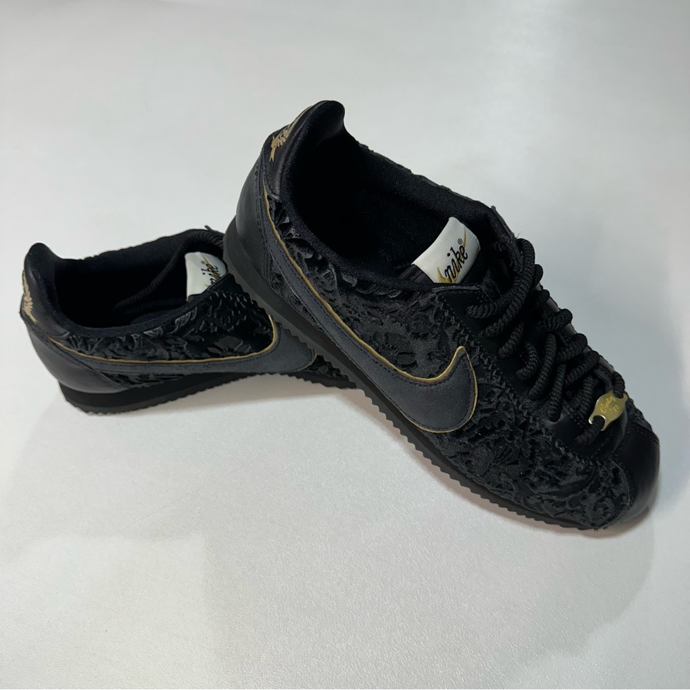 Nike Classic Cortez 72 SE Royalty Print Velvet Floral Gold Sneakers Size 9